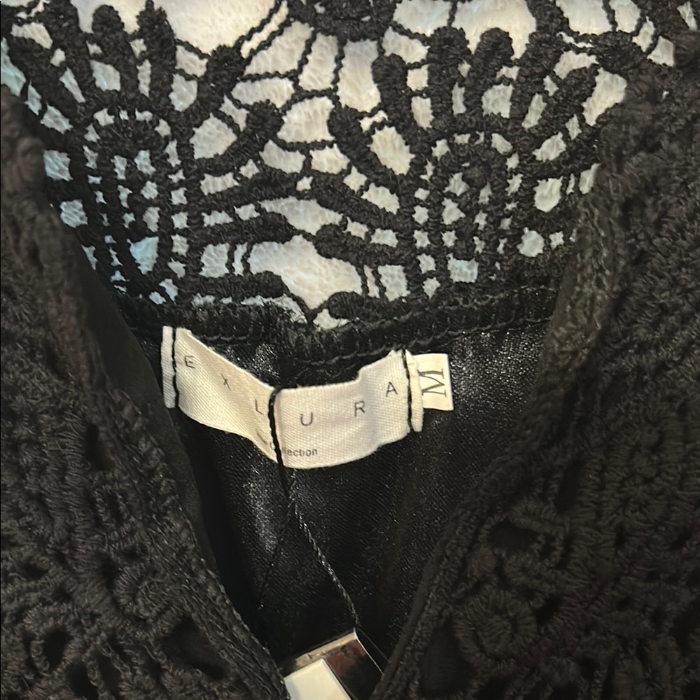 Black Sleeveless Crew Neck Negligee